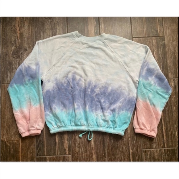 𝒯𝒾ℯ 𝒹𝓎ℯ 𝓈𝓌ℯ𝒶𝓉𝓈𝒽𝒾𝓇𝓉!♡ - Picture 5 of 8